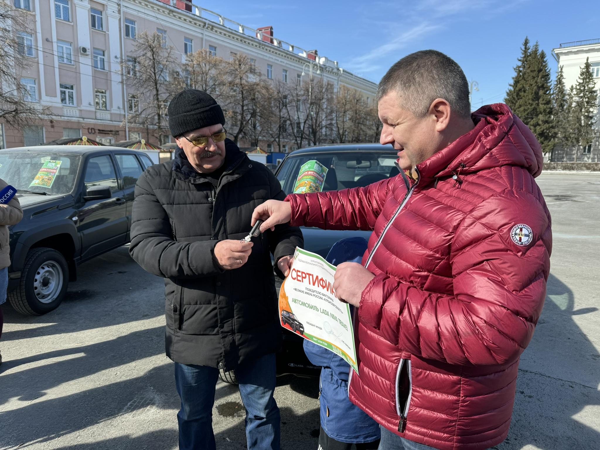 В Кургане вручили ключи от автомобиля победителю викторины на выборах - 16  марта 2024 - 45.ру