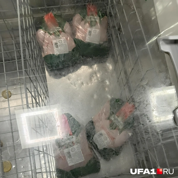 По словам продавцов магазина, скупают курицу пенсионерки  | Источник: Дилара Лотфуллина / UFA1.RU