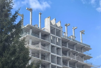 Демонтаж тюменского долгостроя у ЦУМа: фото