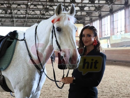 Флирт с научным сотрудником, опыление лука, езда верхом на коне: Ольга Бузова в реалити-шоу