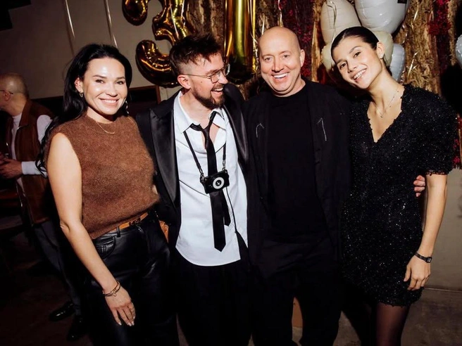 Сергей Бурунов отпраздновал 49-й день рождения 6 марта. | Источник: viktoriyaantonova_ / Instagram (экстремистская организация, деятельность запрещена на территории РФ)