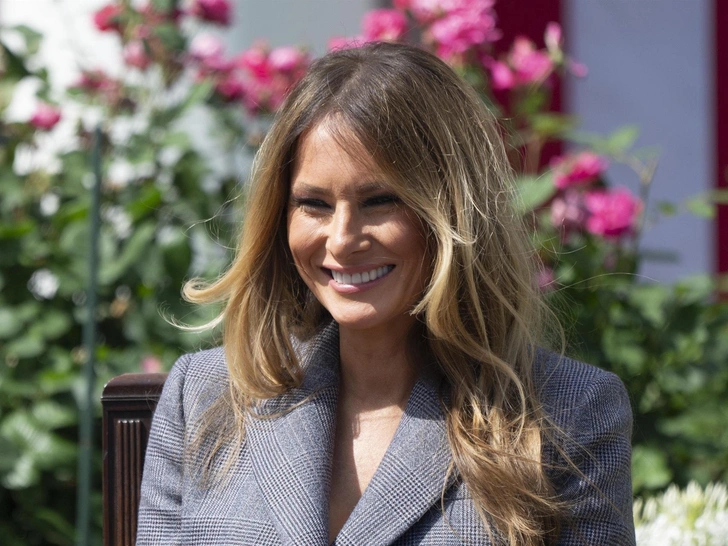 В любимом сером: Мелания Трамп поддержала мужа на мероприятии | marieclaire.ru