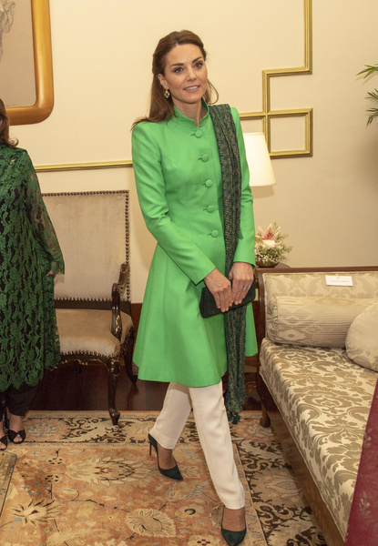Во время тура по Пакистану Кейт выбирает скромные, закрытые наряды