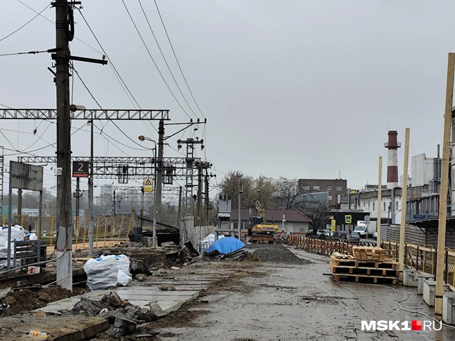 Начало работ по благоустройству вокруг Нагатинской в апреле 2026 года | Источник: Игорь Мещанев / MSK1.RU