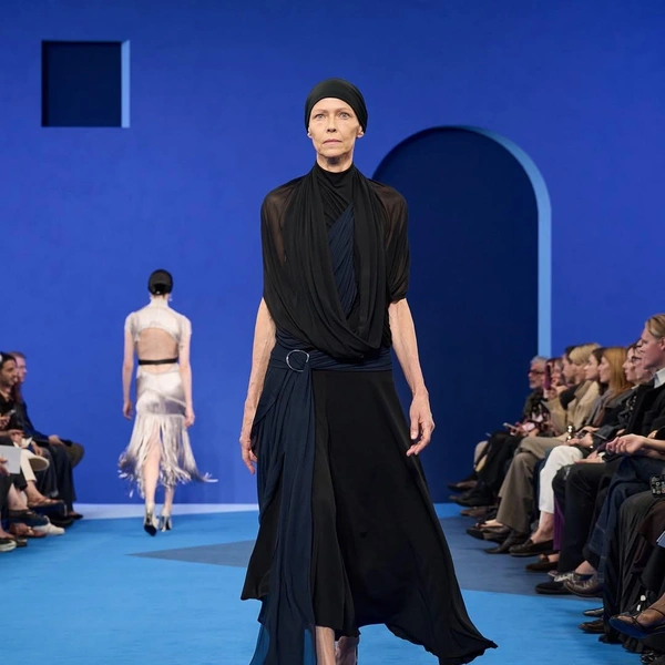 Lanvin возвращает синий цвет — фирменный оттенок Дома Lanvin возвращает синий цвет — фирменный оттенок Дома