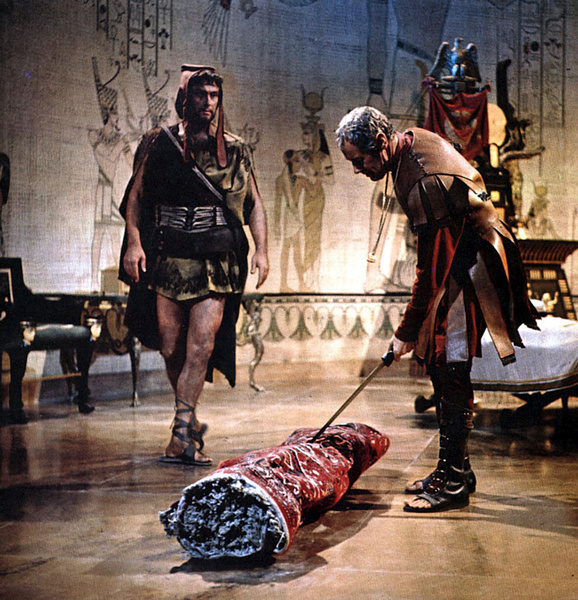 Богиня, любовница Цезаря, спорщица: 9 мифов о Клеопатре