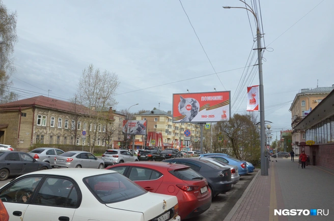 Складывается ощущение, что все баннеры на Ленина заменили на праздничные | Источник: Мария Лобанова / NGS70.RU