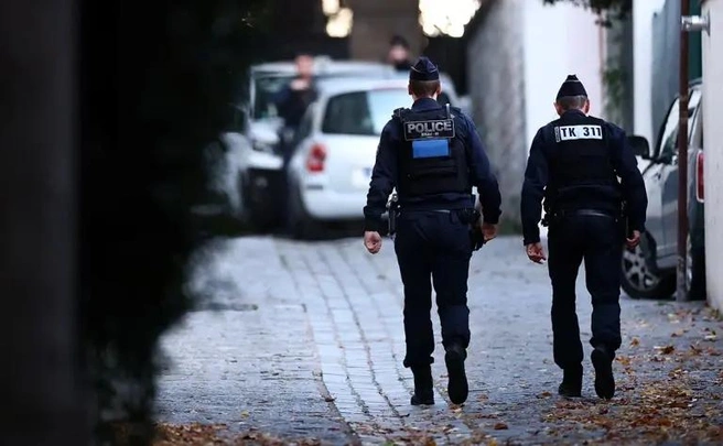 Полиция проводит проверку | Источник: Sarah Meyssonnier / Reuters