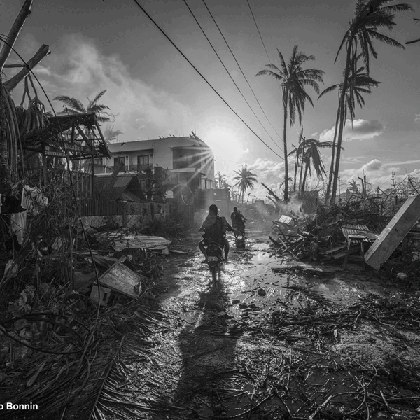 Второе место в номинации «Изменение климата». Последствия тайфуна Рай на Филиппинах, декабрь 2021 года | Источник: Maria del Pilar Trigo Bonnin / Standard Chartered Weather Photographer of the Year 2025