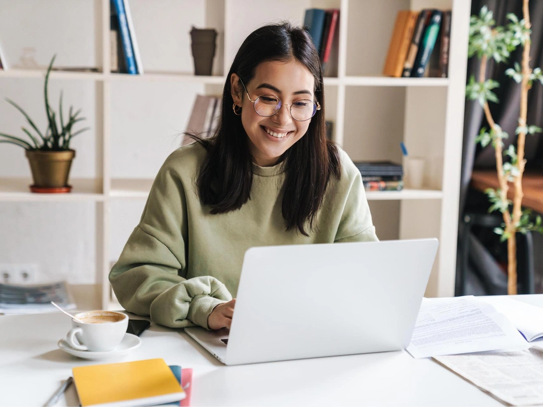 10 англицизмов, в которых мы постоянно делаем ошибки — проверьте свою грамотность | marieclaire.ru