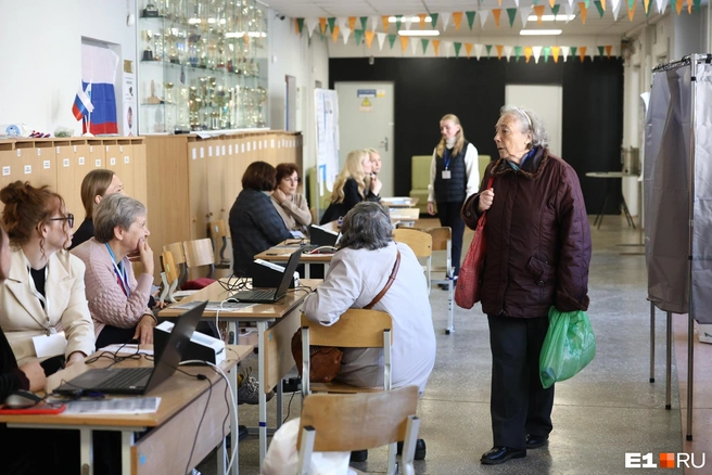 Как правило, избирательные участки работают в городских школах | Источник: Владислав Лоншаков / E1.RU