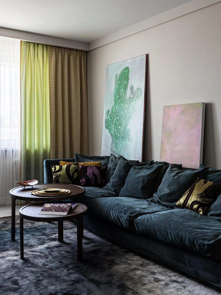 Гостиная. Диван, Furman. Столики, Twils. Ковер, Carpet Décor. Картины белорусской художницы Ольги Жебиной. | Источник: Виталина Ворошкевич