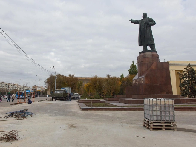 На бронзовой скульптуре сохранили естественную патину. | Источник: Константин Завриков / V1.RU