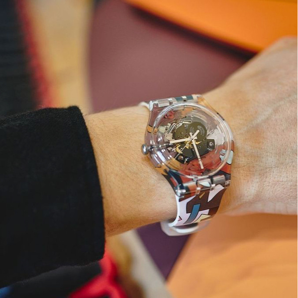 Произведение искусства на вашем запястье: часы Swatch с многослойным мозаичным рельефом