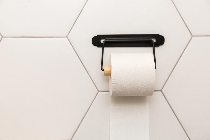 Скажите, как вешаете рулон туалетной бумаги — а мы раскроем скрытые черты вашего характера