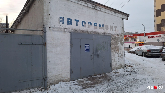Сотрудник автосервиса не знает о дальнейшей судьбе бизнеса | Источник: Александр Лисихин / 45.RU