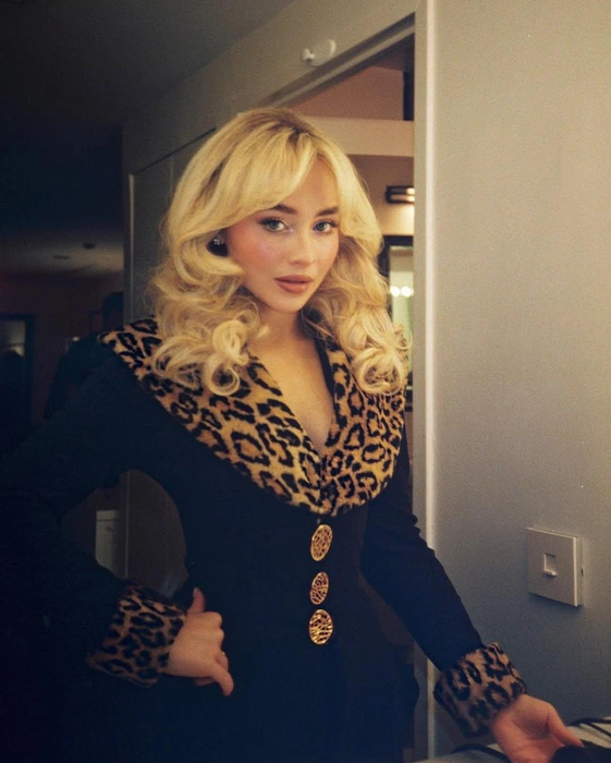 Сабрина Карпентер уже вовсю следит за трендами | Источник: sabrinacarpenter / Instagram.com (экстремистская организация, деятельность запрещена на территории РФ)