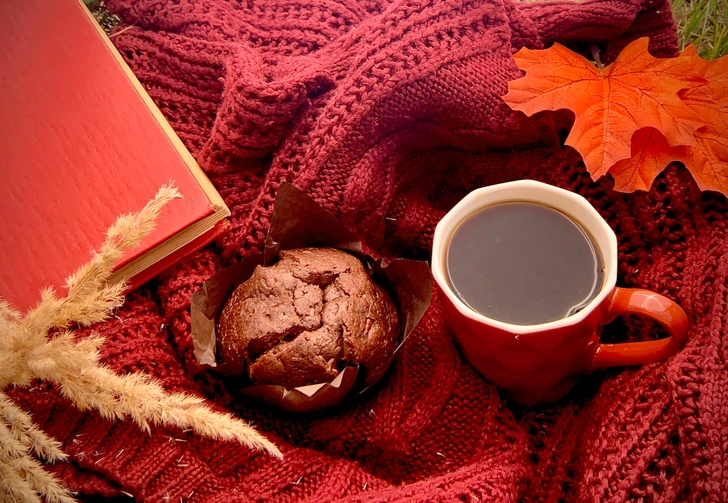 Магия и маффины: 3 рецепта осенней выпечки для уютной книжной атмосферы | Источник: Borisko_Tetyana/Shutterstock/Fotodom.ru