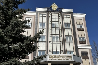 Житель Задонского округа обвиняется в хранении наркотиков и оскорблении полицейского