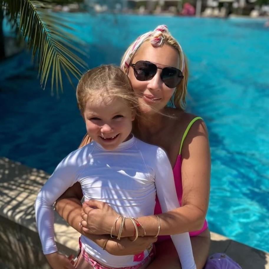 Лера Кудрявцева отметила 7-летие дочери в Болгарии без оскандалившегося мужа Игоря Макарова