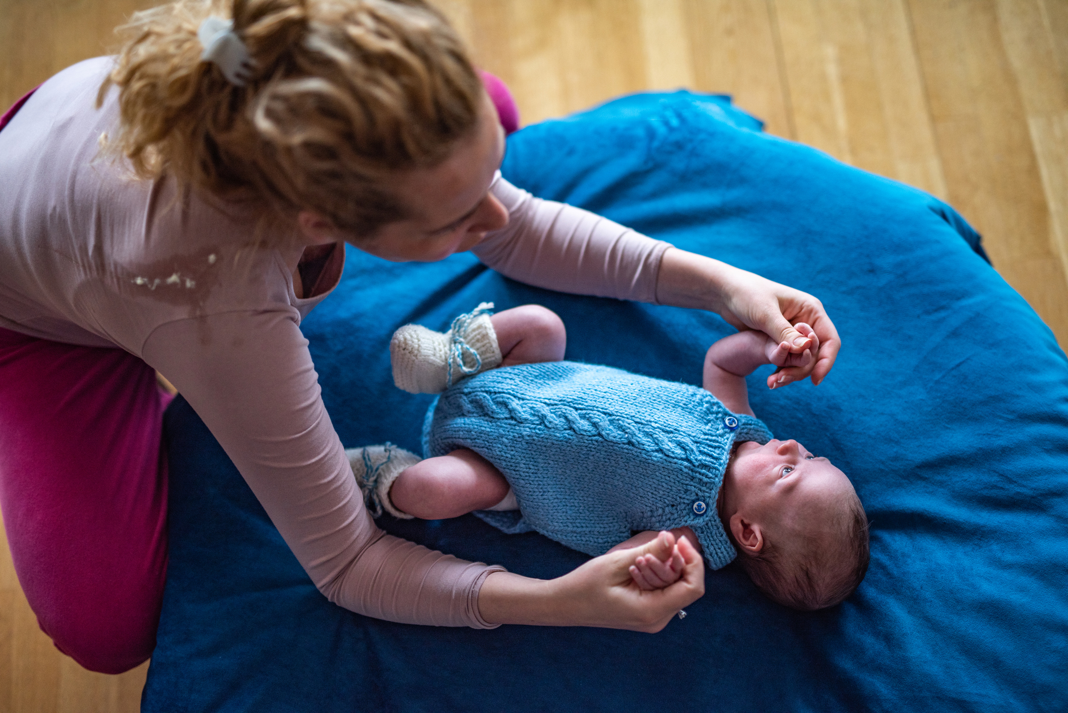 Почему новорожденный так часто срыгивает, что такое нормальное срыгивание.