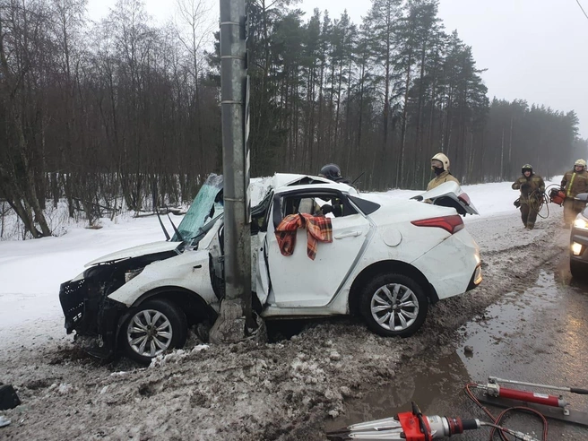 Первое смертельное ДТП в новом году: у «Меги Парнас» «Солярис» намотало на столб (фото) | Источник: ОУ «Пожарно-спасательная служба МО "Агалатовское"» / vk.com/pss_agalatovo