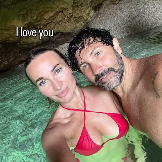 Вдовец Бурцевой до сих пор обращается к ней, словно она рядом: «Никогда не забуду наш первый поцелуй, первую ночь»