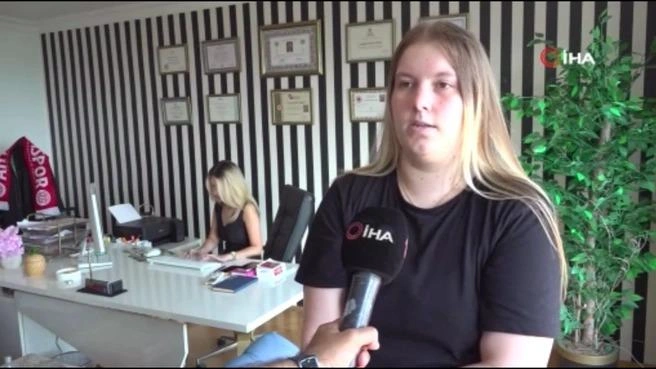 Оказавшись на свободе, Екатерина заявила, что хочет самостоятельно воспитывать дочь | Источник: iha.com