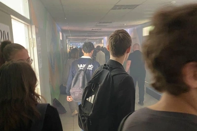 Телефон задымился в московской школе: эвакуация не потребовалась