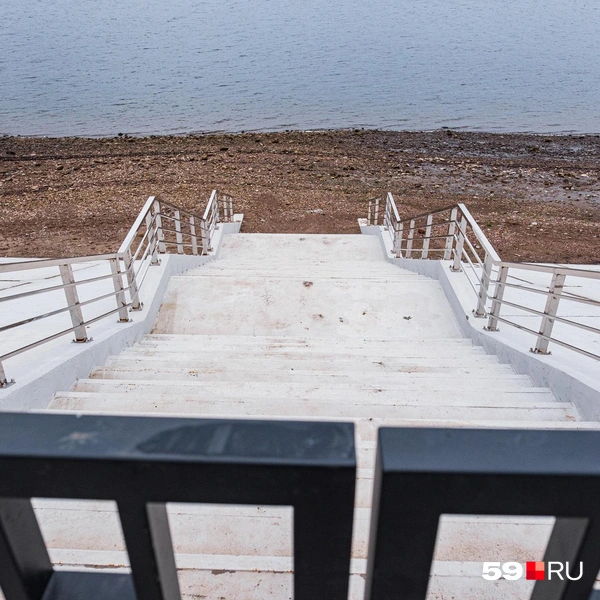Спуск к воде остался, но он закрыт | Источник: Тимофей Калмаков / 59.RU