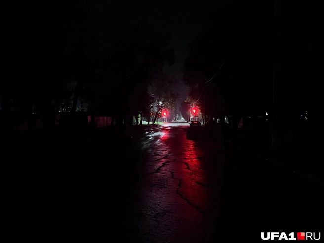 Та же улица дальше — света нет | Источник: Андрей Бирюков / UFA1.RU
