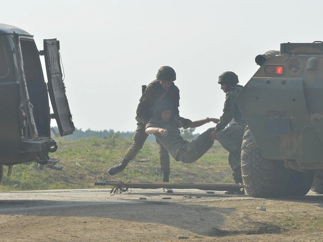Золотые сутки вместо золотого часа. Что мешает довезти раненых на СВО до госпиталя и кто их будет лечить | Источник: Артем Устюжанин / E1.RU