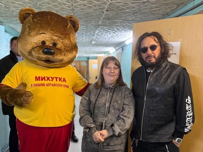 Девушка давно мечтала о встрече с артистом | Источник: «Михутка»