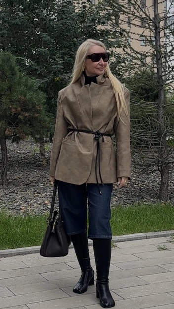 Если носите пиджаки, то попробуйте поднять у них воротники | Источник: Оксана Мамедова