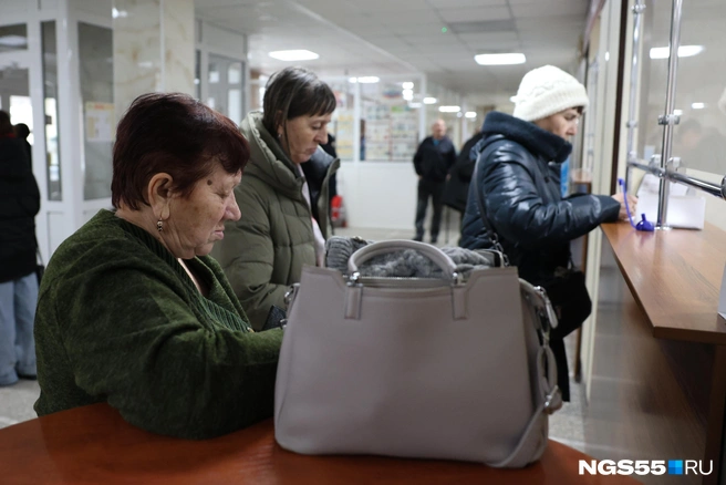 Скоро поликлиники ждут еще большие очереди | Источник: Евгений Софийчук / NGS55.RU