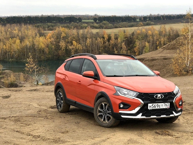 Lada Iskra позирует в карьере Кондуки в Тульской области, где несколько лет назад мы тестировали Renault Duster II | Источник: Артем Краснов