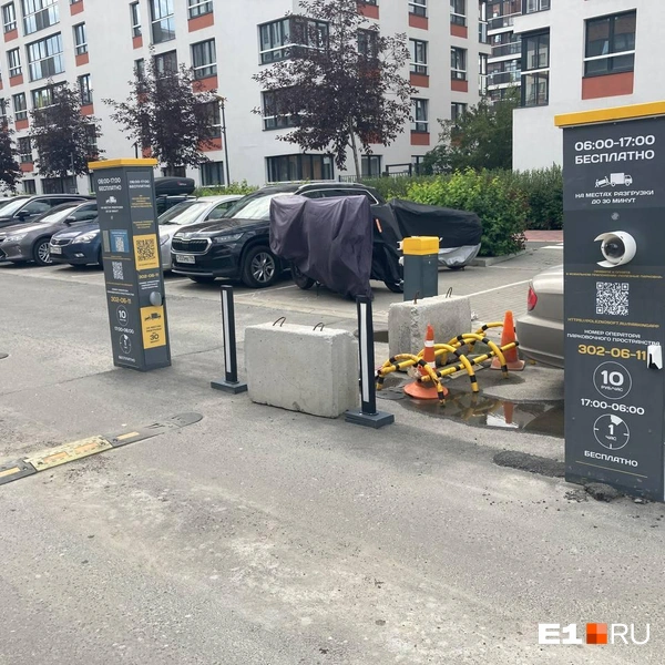 Кроме шлагбаумов, не пущать водителей призваны и другие хитрые дорожные устройства, которые лучше защищены от вандалов | Источник: Анастасия Ивасишина / E1.RU