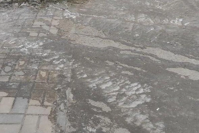 Жители поселка Тир в Волгограде жалуются на зловонную утечку