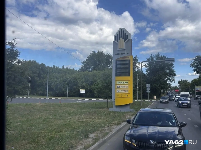 При наличии договора с заправками топливо получить еще можно | Источник: Светлана Коновалова / YA62.RU