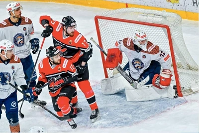 Yuzhny Ural Beats VHL Leader in Shootout