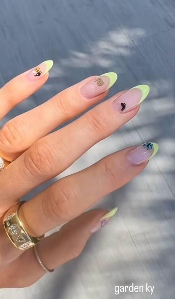 Garden nails — маникюр для тех, кто любит необычный нюд