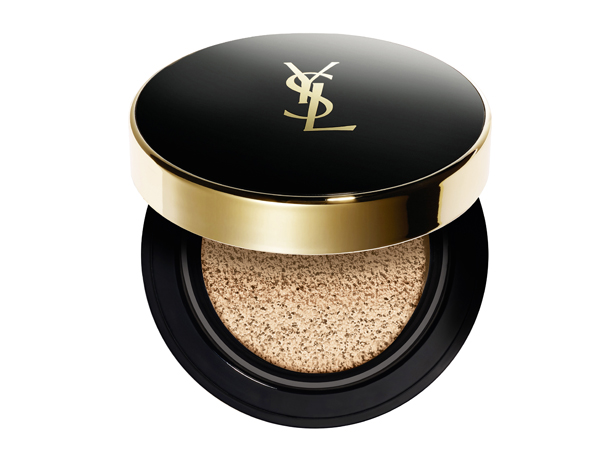Кушон La Cushion Encre de Peau, Yves Saint Laurent. SPF 23. Обеспечивает длительное увлажнение кожи и устраняет жирный блеск.