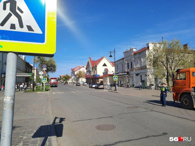 Улица Володарского, прилегающая к скверу Дома Советов, на время подготовки к параду и в день его проведения перекрыта | Источник: Анастасия Баринова / 56.RU
