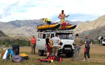 Со шноркелем и приподнятой рамой: в Австрии выставили на продажу автодом на базе советского УАЗ «буханка»