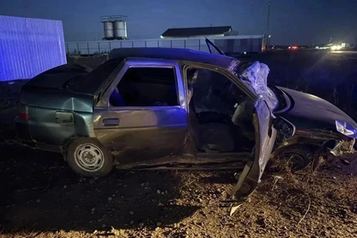 В Бузулукском районе перевернулся ВАЗ: трое пострадали