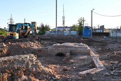 За Музеем истории Оренбурга обнаружена старинная усыпальница