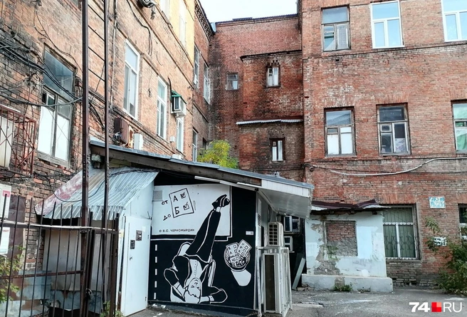 Виктор Черномырдин родился в селе под Оренбургом, где теперь работает его персональный музей. А в самом Оренбурге выпустили книгу-комикс с его крылатыми «черномырдинками» | Источник: Дарья Милославская