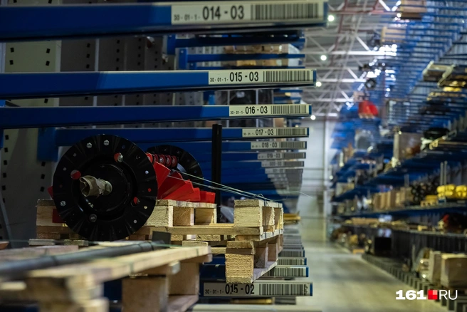 На заводе огромные складские помещения | Источник: Евгений Вдовин / 161.RU