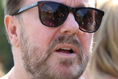 Тролли атакуют Рики Джервейса из-за болезни партнёрши