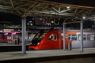 Morning commuter train over an hour late angers passengers